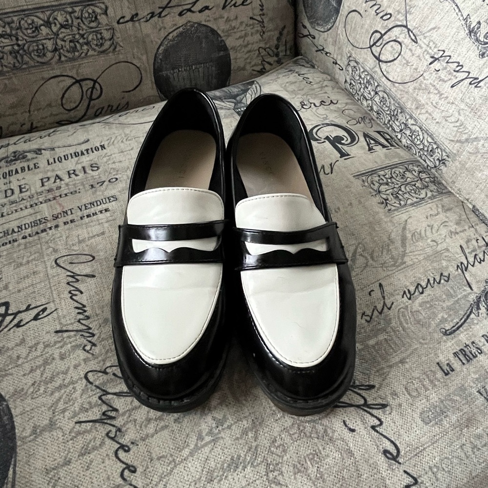 Vincci black white adorable loafer’s